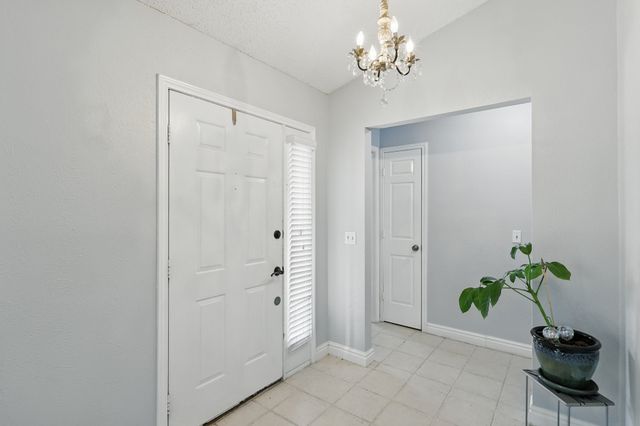 1338 Saddleback Lane, Lewisville, TX 75067