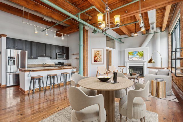 1727 S Indiana Avenue 302, Chicago, IL 60616