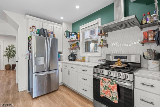 42 Richelieu Pl, Newark City, NJ 07106