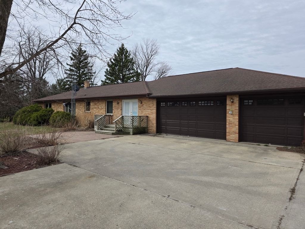 8132 Matznick Road, Prophetstown, IL 61277