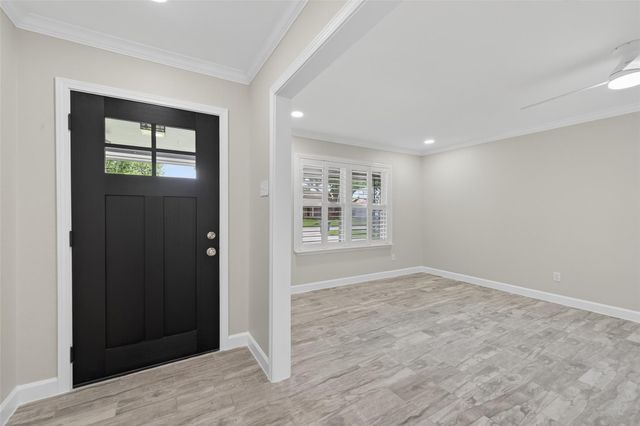 9642 Meadowglen Lane, Houston, TX 77063