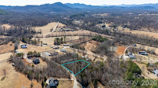 000 Eagles Nest Drive 8, Marion, NC 28752