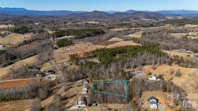 000 Eagles Nest Drive 8, Marion, NC 28752