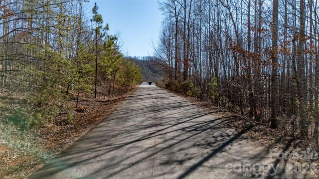 000 Eagles Nest Drive 8, Marion, NC 28752