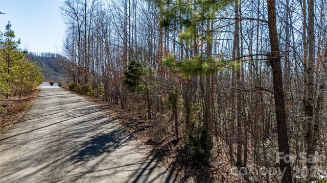 000 Eagles Nest Drive 8, Marion, NC 28752