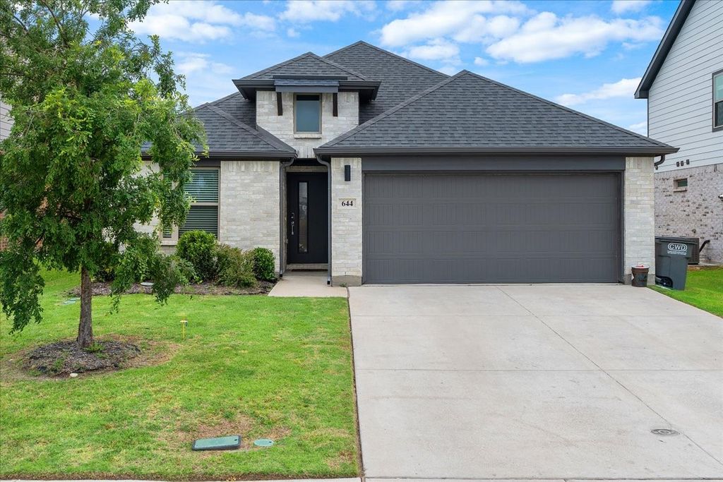644 Erin Hills Drive, Red Oak, TX 75154