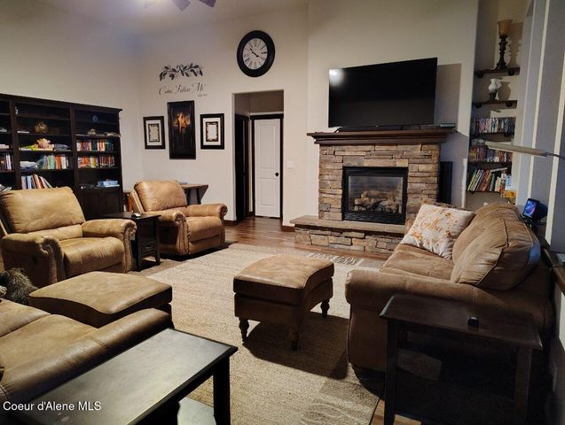 7970 N DARLENA LP, Coeur D'alene, ID 83815