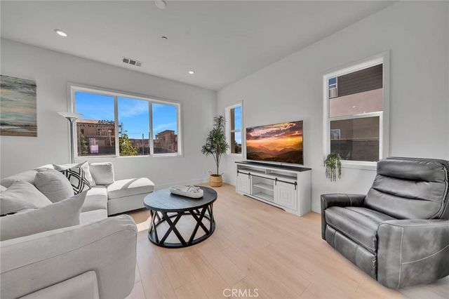 414 Treble, Irvine, CA 92618