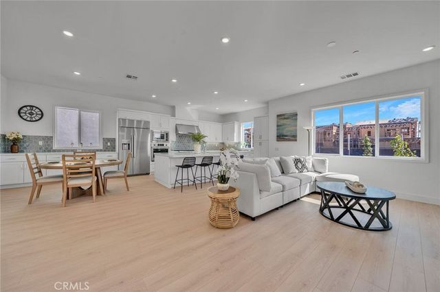 414 Treble, Irvine, CA 92618