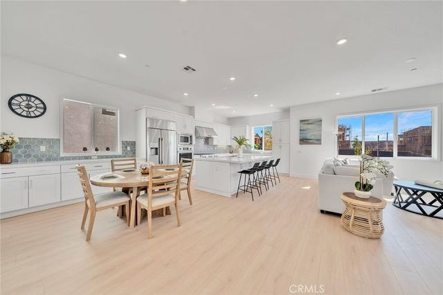 414 Treble, Irvine, CA 92618