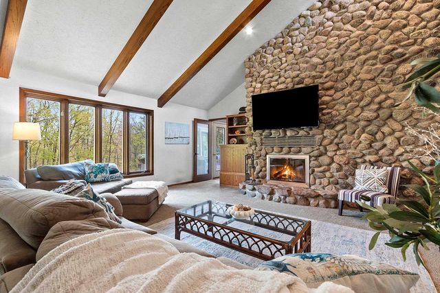 125 TRADERS POINT LANE, Green Bay, WI 54302