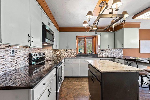 125 TRADERS POINT LANE, Green Bay, WI 54302