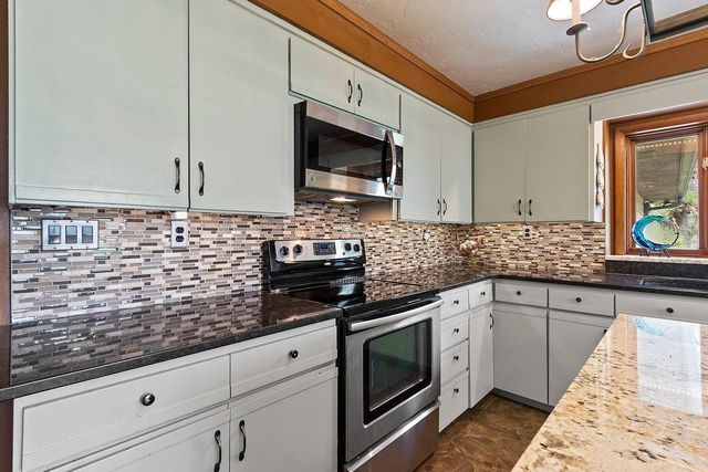 125 TRADERS POINT LANE, Green Bay, WI 54302