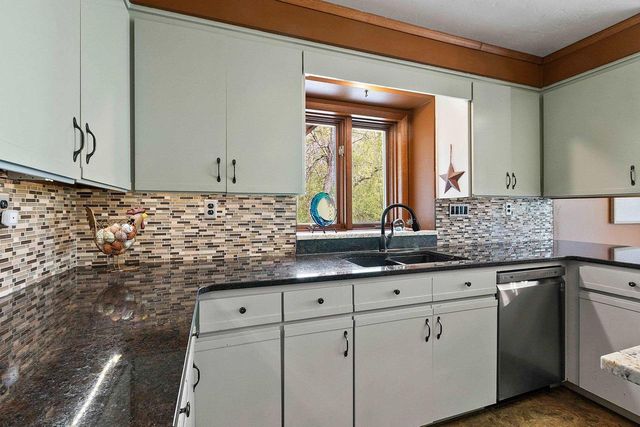 125 TRADERS POINT LANE, Green Bay, WI 54302