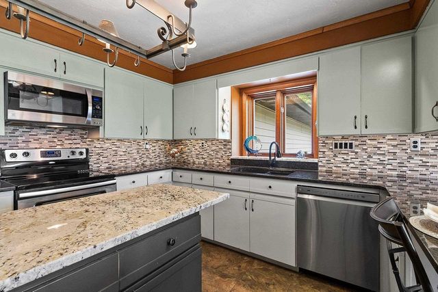 125 TRADERS POINT LANE, Green Bay, WI 54302