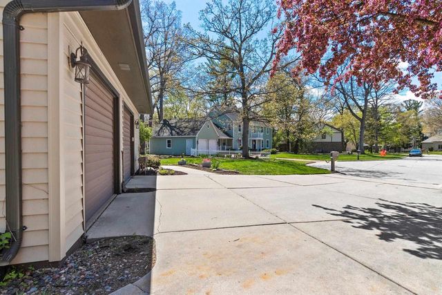 125 TRADERS POINT LANE, Green Bay, WI 54302