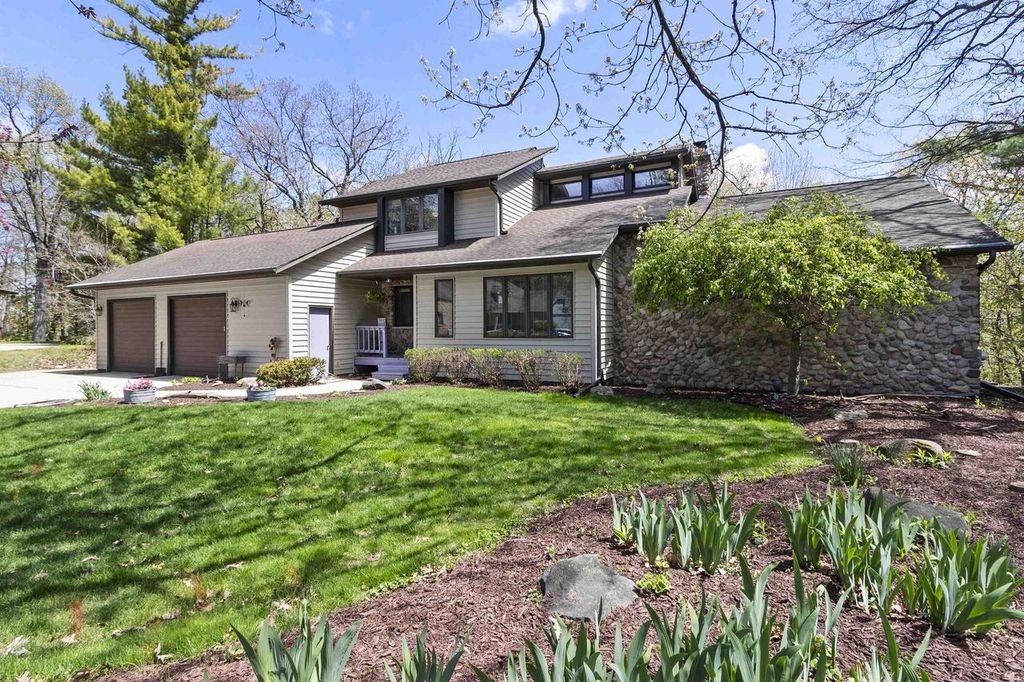125 TRADERS POINT LANE, Green Bay, WI 54302