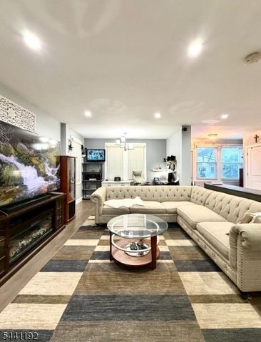 2076 Berwyn St, Union Twp., NJ 07083