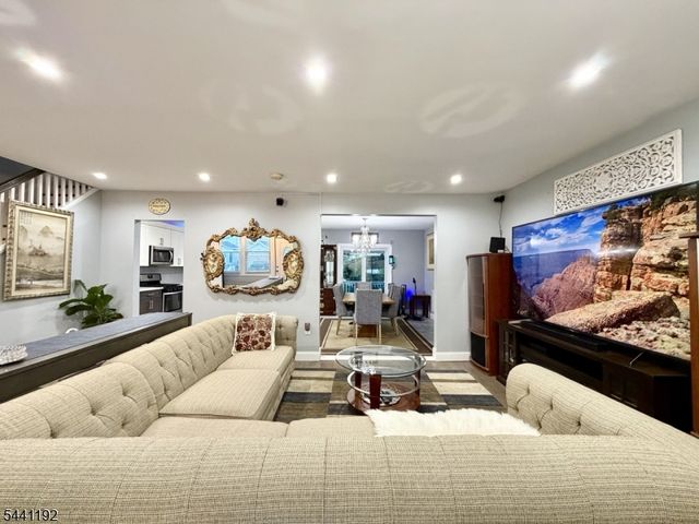 2076 Berwyn St, Union Twp., NJ 07083