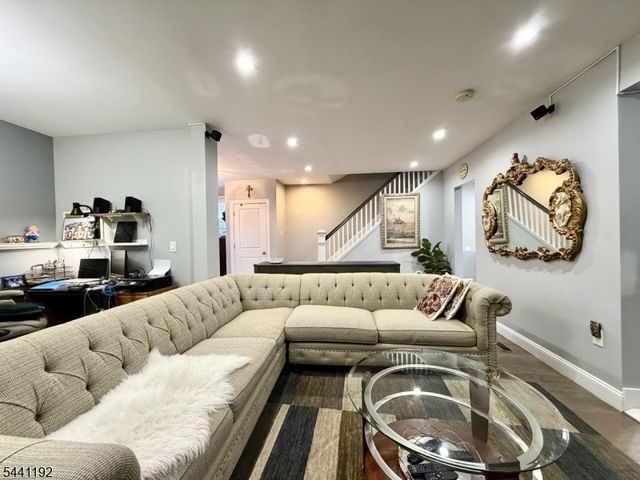 2076 Berwyn St, Union Twp., NJ 07083