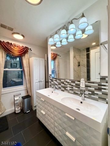 2076 Berwyn St, Union Twp., NJ 07083
