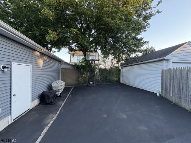 2076 Berwyn St, Union Twp., NJ 07083