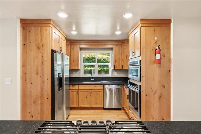 13630 Dry Creek Rd, Auburn, CA 95602