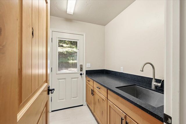 13630 Dry Creek Rd, Auburn, CA 95602