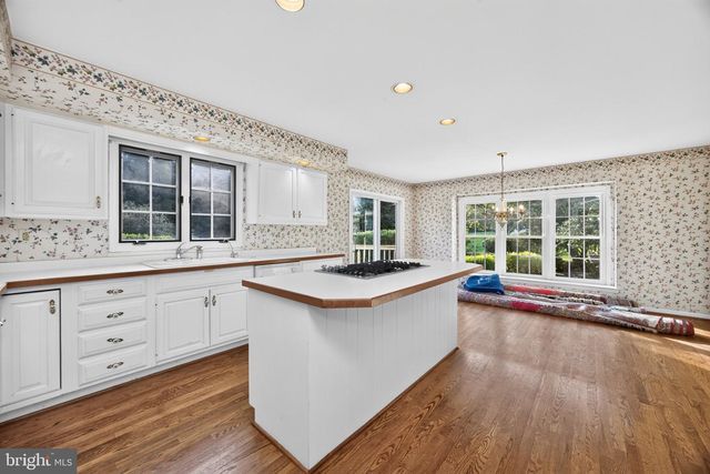 375 COUNTRY LN, Phoenixville, PA 19460