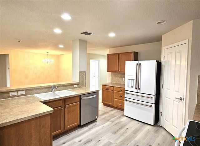 5509 Columbia Drive, Cibolo, TX 78108