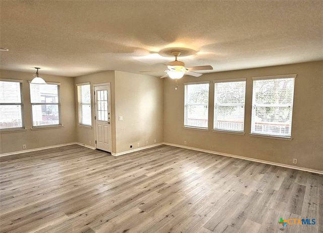 5509 Columbia Drive, Cibolo, TX 78108