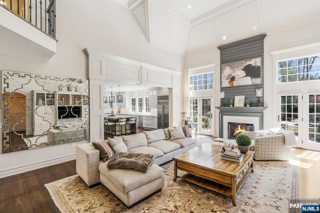 390 Lavelle Court, Wyckoff, NJ 07481