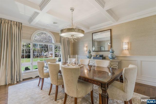 390 Lavelle Court, Wyckoff, NJ 07481