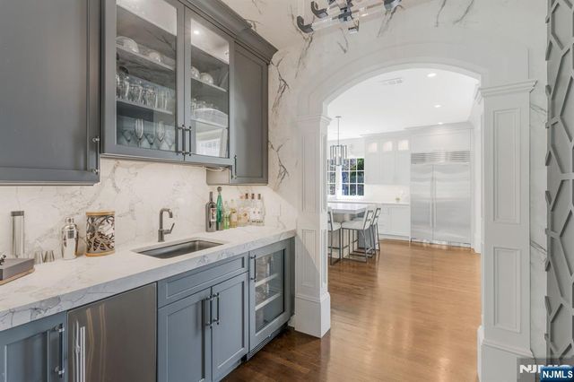 390 Lavelle Court, Wyckoff, NJ 07481