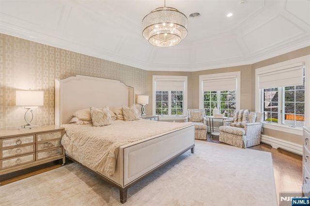 390 Lavelle Court, Wyckoff, NJ 07481