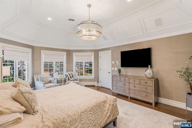 390 Lavelle Court, Wyckoff, NJ 07481