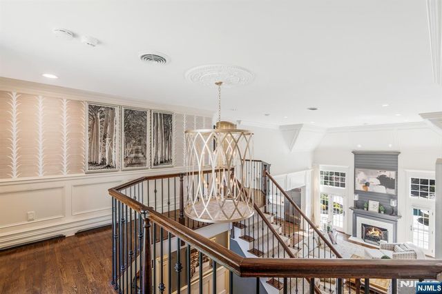 390 Lavelle Court, Wyckoff, NJ 07481