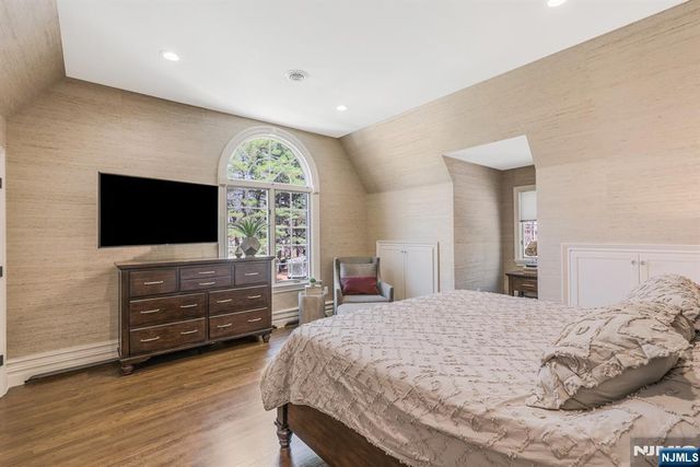 390 Lavelle Court, Wyckoff, NJ 07481