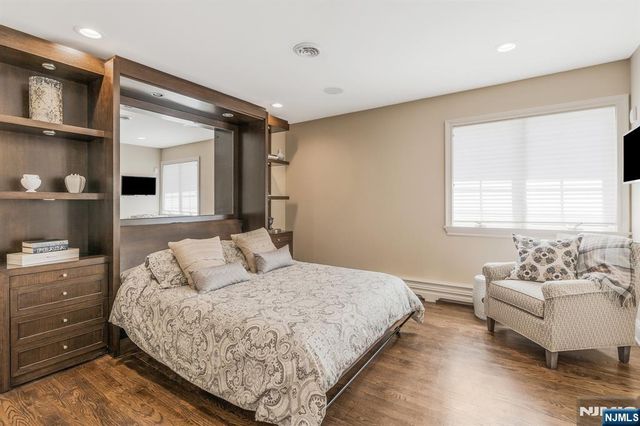 390 Lavelle Court, Wyckoff, NJ 07481