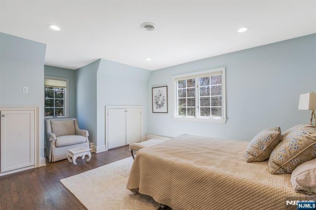 390 Lavelle Court, Wyckoff, NJ 07481