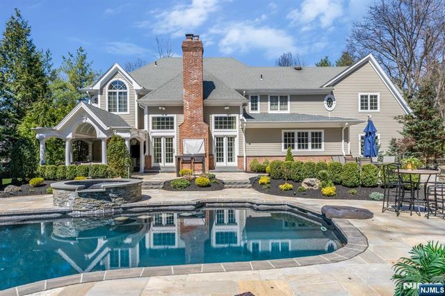 390 Lavelle Court, Wyckoff, NJ 07481