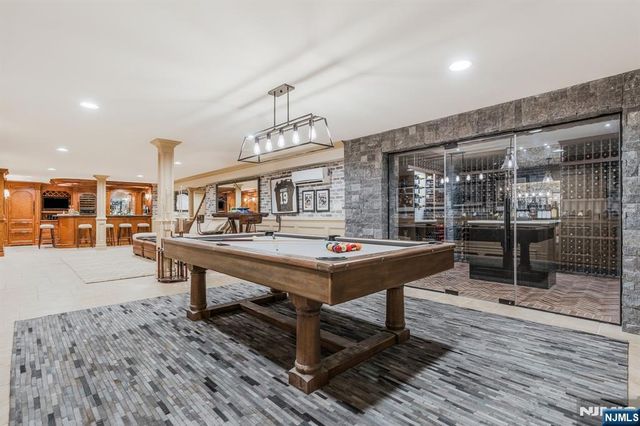 390 Lavelle Court, Wyckoff, NJ 07481