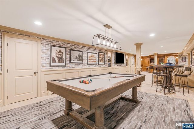 390 Lavelle Court, Wyckoff, NJ 07481