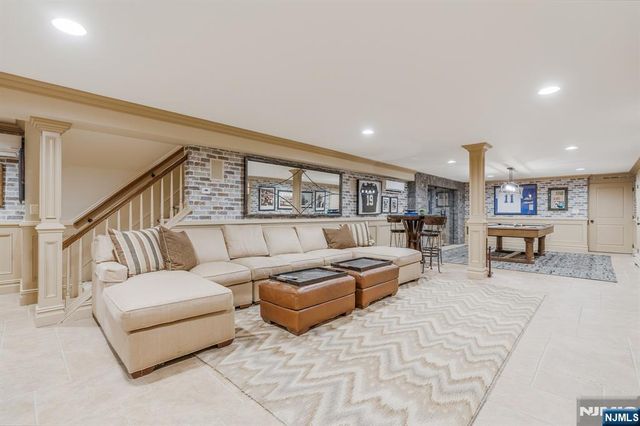 390 Lavelle Court, Wyckoff, NJ 07481