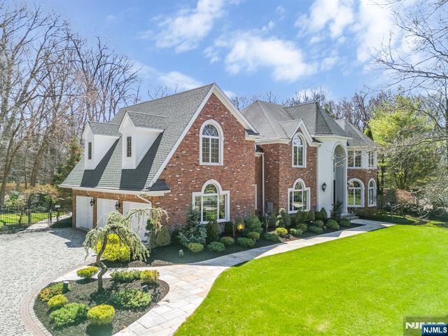 390 Lavelle Court, Wyckoff, NJ 07481