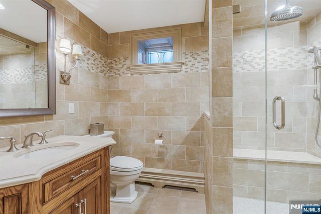 390 Lavelle Court, Wyckoff, NJ 07481