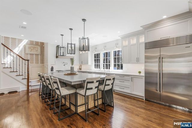 390 Lavelle Court, Wyckoff, NJ 07481