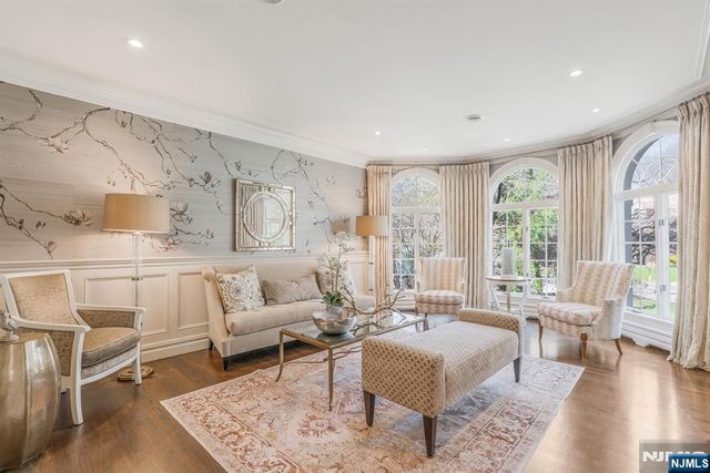 390 Lavelle Court, Wyckoff, NJ 07481