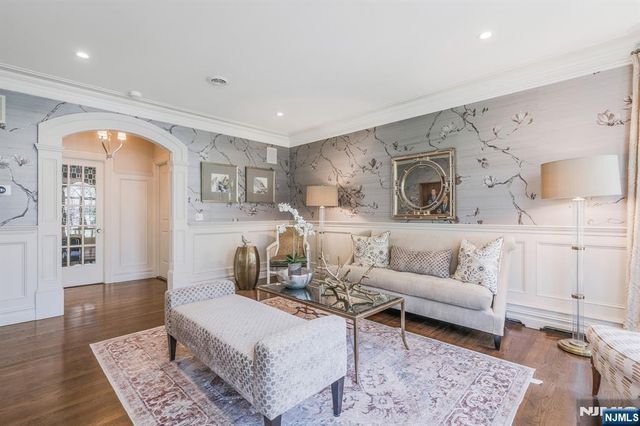 390 Lavelle Court, Wyckoff, NJ 07481