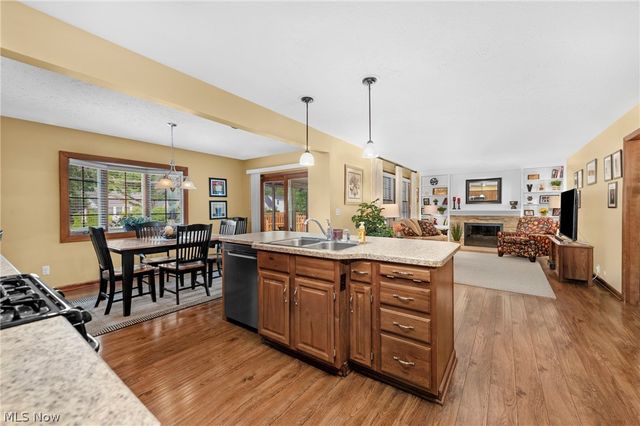 2808 W Asplin Drive, Rocky River, OH 44116